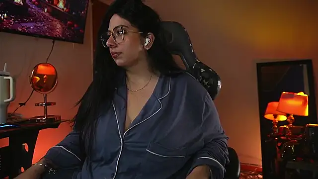 coraline latin online show from 10/12/25, 04:17