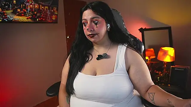 coraline latin online show from 10/31/25, 11:28