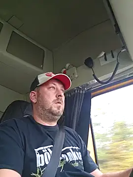 Snapshot of ktmtom247 chatting on 10/27/25, 10:08 ktmtom247 online show from 10/27/25, 10:08