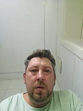 Snapshot of ktmtom247 chatting on 11/27/25, 04:25 ktmtom247 online show from 11/27/25, 04:25