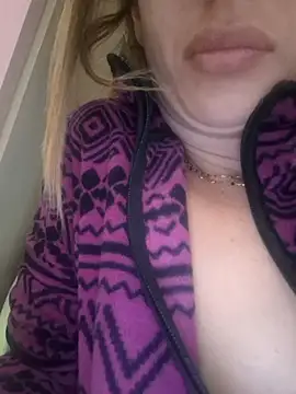 Snapshot of fammefatale1987 chatting on 11/16/25, 01:17 fammefatale1987 online show from 11/16/25, 01:17