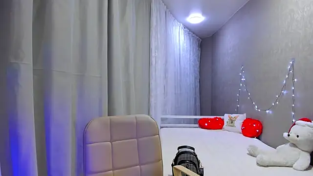 Snapshot of Malika_Lisan chatting on 12/22/24, 12:50 Malika Lisan online show from 12/22/24, 12:50