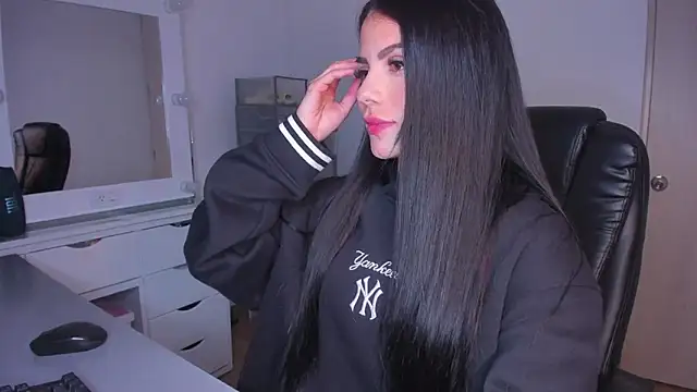 Snapshot of Lisegg_ chatting on 03/18/25, 02:37 Lisegg online show from 03/18/25, 02:37