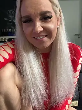 Snapshot of MIA-XXX chatting on 09/17/25, 01:35 MIA-XXX online show from 09/17/25, 01:35