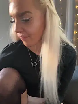 Snapshot of MIA-XXX chatting on 11/05/25, 11:54 MIA-XXX online show from 11/05/25, 11:54