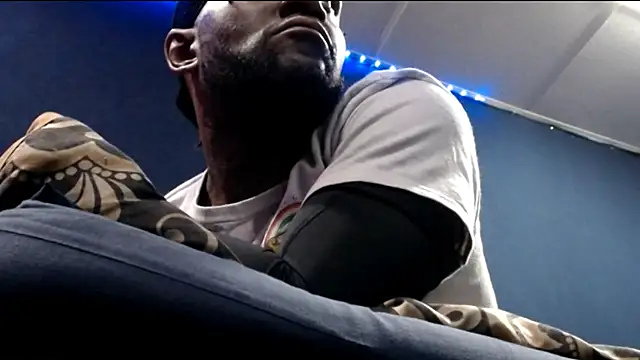 iBreakHeartz online show from 10/31/25, 08:37