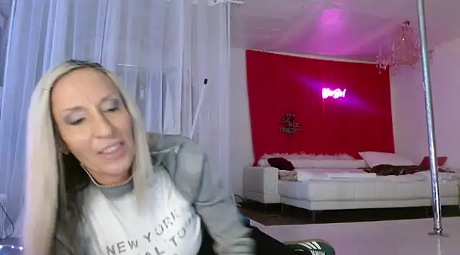Snapshot of Sweet-Ginger chatting on 12/16/24, 10:45 Sweet-Ginger online show from 12/16/24, 10:45