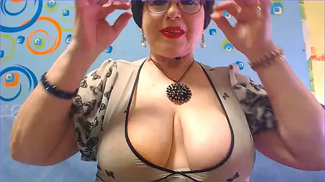 Snapshot of NaughtyMOM4uX chatting on 03/15/25, 08:58 NaughtyMOM4uX online show from 03/15/25, 08:58