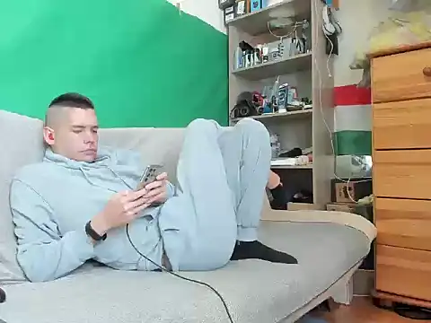 viraglaci18xh online show from 10/31/25, 11:22