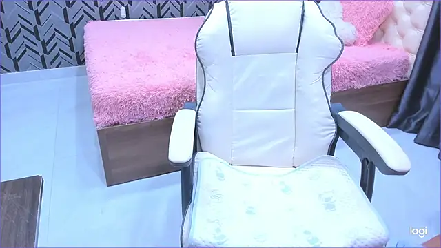 Snapshot of Toyota_Motor_Corporation chatting on 10/16/25, 11:17 Toyota Motor Corporation online show from 10/16/25, 11:17