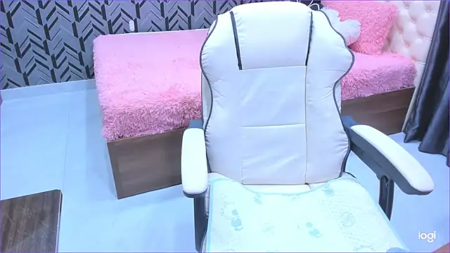 Snapshot of Toyota_Motor_Corporation chatting on 10/17/25, 11:18 Toyota Motor Corporation online show from 10/17/25, 11:18