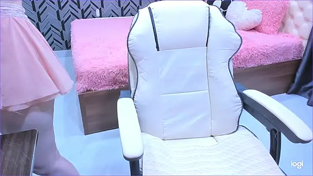 Snapshot of Toyota_Motor_Corporation chatting on 10/18/25, 11:16 Toyota Motor Corporation online show from 10/18/25, 11:16