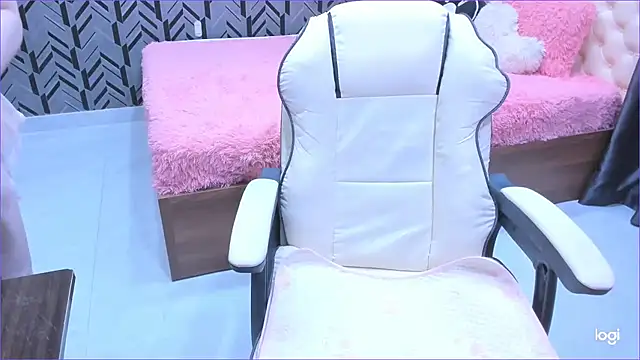 Snapshot of Toyota_Motor_Corporation chatting on 10/23/25, 11:14 Toyota Motor Corporation online show from 10/23/25, 11:14