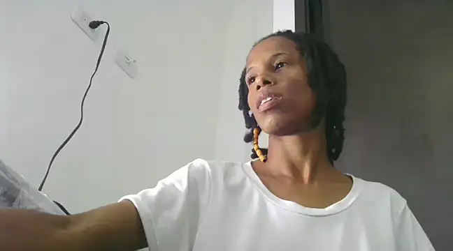 Snapshot of africa_deluxe chatting on 02/21/25, 06:48 africa deluxe online show from 02/21/25, 06:48