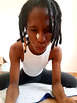 Snapshot of africa_deluxe chatting on 03/01/25, 04:00 africa deluxe online show from 03/01/25, 04:00