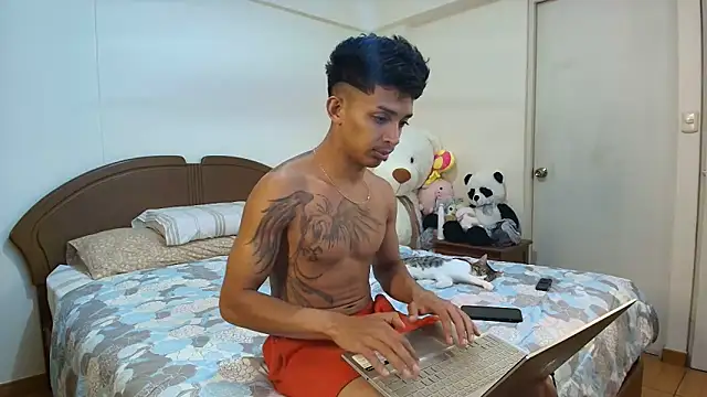 Snapshot of _dannyaldana_ chatting on 01/14/25, 04:50  dannyaldana  online show from 01/14/25, 04:50