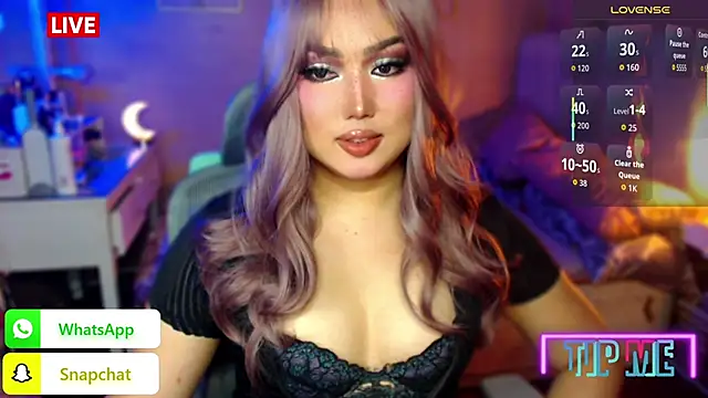 HOTnWILDalice online show from 10/21/25, 02:01