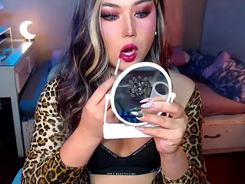 HOTnWILDalice online show from 10/24/25, 01:03