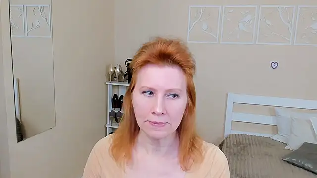 Snapshot of FoxySophia chatting on 02/06/25, 01:54 FoxySophia online show from 02/06/25, 01:54