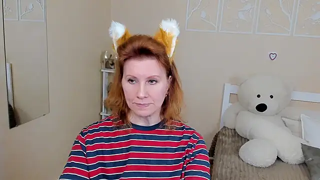 Snapshot of FoxySophia chatting on 03/05/25, 11:27 FoxySophia online show from 03/05/25, 11:27