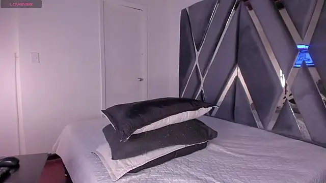 moonsweet1 online show from 09/18/25, 05:48