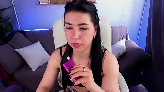 Snapshot of EmilyCandyy chatting on 03/20/25, 12:32 EmilyCandyy online show from 03/20/25, 12:32