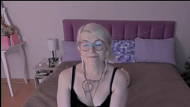 sabrinamacmarren online show from 01/12/25, 06:27