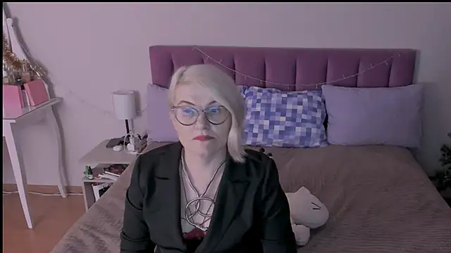 sabrinamacmarren online show from 01/17/25, 04:26