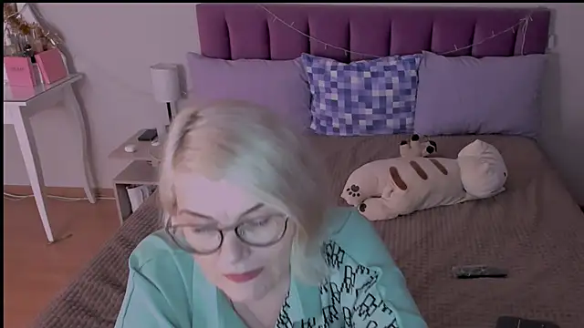 sabrinamacmarren online show from 01/19/25, 01:22