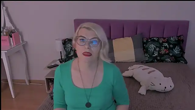 sabrinamacmarren online show from 02/02/25, 12:13