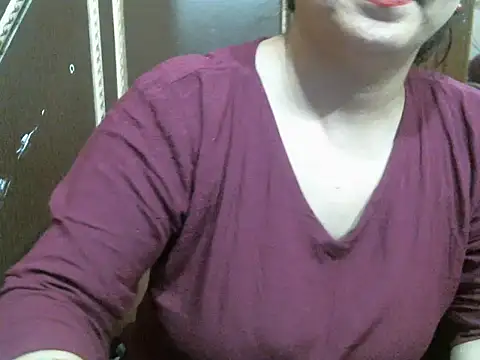 Snapshot of UrsMansi chatting on 10/25/25, 07:38 UrsMansi online show from 10/25/25, 07:38