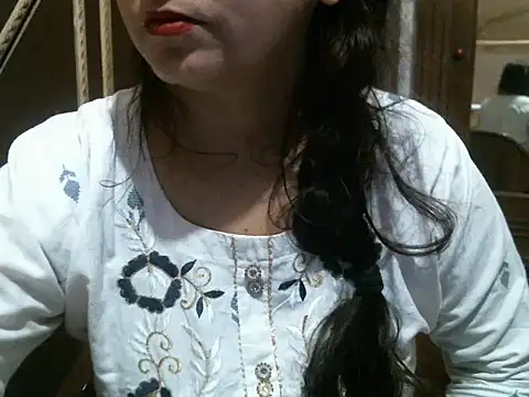 Snapshot of UrsMansi chatting on 11/11/25, 04:34 UrsMansi online show from 11/11/25, 04:34