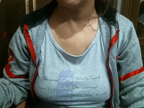 Snapshot of UrsMansi chatting on 11/23/25, 07:08 UrsMansi online show from 11/23/25, 07:08