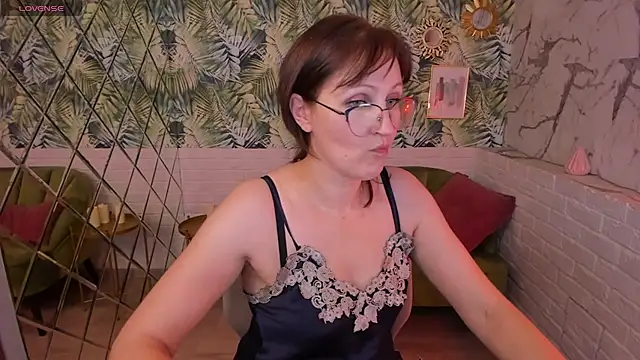 Snapshot of Paris_Cherry chatting on 12/20/24, 11:37 Paris Cherry online show from 12/20/24, 11:37