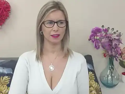 Snapshot of DoreenSexy chatting on 01/20/25, 07:15 DoreenSexy online show from 01/20/25, 07:15