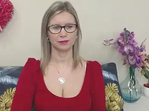 Snapshot of DoreenSexy chatting on 01/31/25, 07:18 DoreenSexy online show from 01/31/25, 07:18