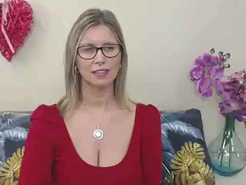 Snapshot of DoreenSexy chatting on 03/04/25, 01:28 DoreenSexy online show from 03/04/25, 01:28