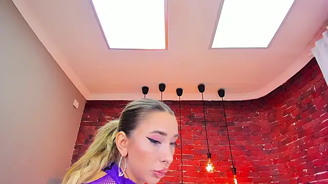 ChristynaRoss online show from 10/20/25, 07:36