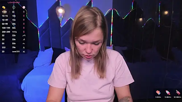 Snapshot of BellaDreamy chatting on 10/15/25, 09:09 BellaDreamy online show from 10/15/25, 09:09