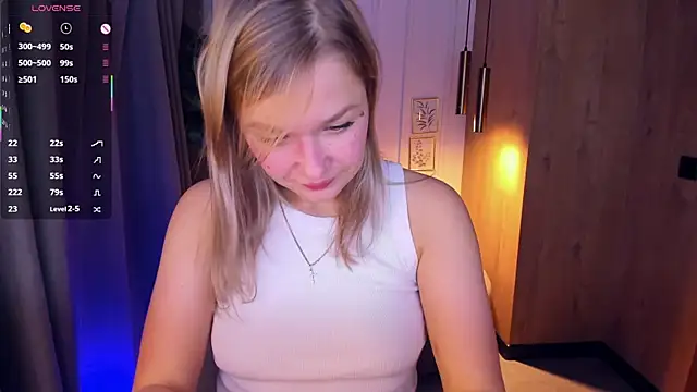 Snapshot of BellaDreamy chatting on 10/18/25, 05:32 BellaDreamy online show from 10/18/25, 05:32