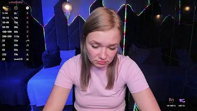 Snapshot of BellaDreamy chatting on 10/21/25, 05:35 BellaDreamy online show from 10/21/25, 05:35