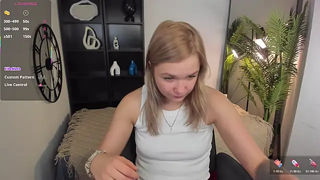 Snapshot of BellaDreamy chatting on 11/05/25, 09:09 BellaDreamy online show from 11/05/25, 09:09