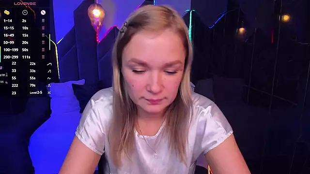 Snapshot of BellaDreamy chatting on 11/13/25, 05:45 BellaDreamy online show from 11/13/25, 05:45