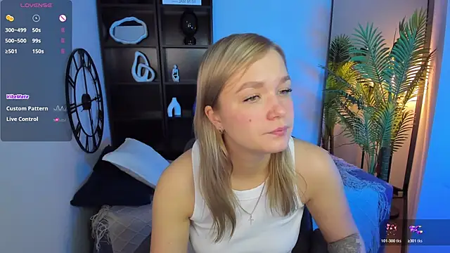 Snapshot of BellaDreamy chatting on 11/14/25, 09:19 BellaDreamy online show from 11/14/25, 09:19