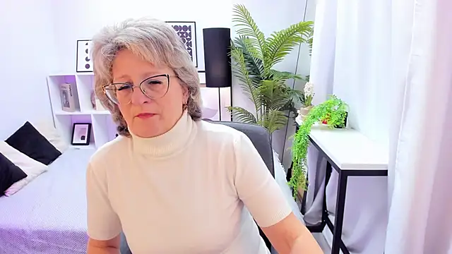 EvelynJoyful online show from 11/04/25, 05:06