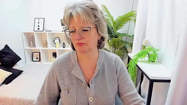 EvelynJoyful online show from 11/19/25, 05:07