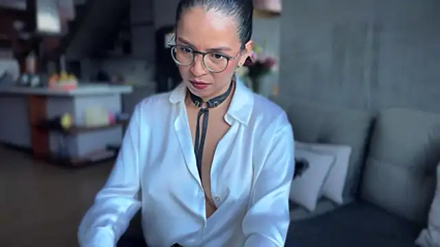 illaroom online show from 11/06/25, 10:21