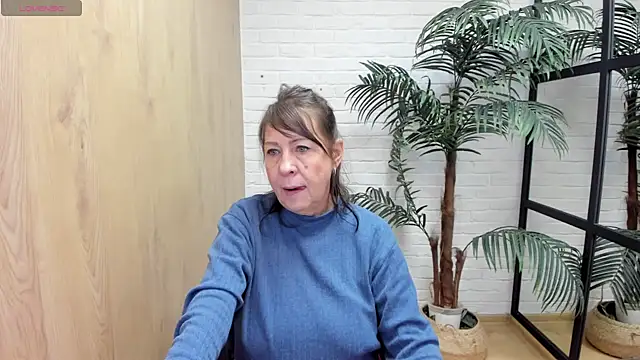 Snapshot of LindaPassionate chatting on 03/15/25, 05:19 LindaPassionate online show from 03/15/25, 05:19