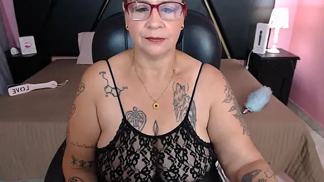 Snapshot of laura_riley chatting on 02/08/25, 11:55 laura riley online show from 02/08/25, 11:55
