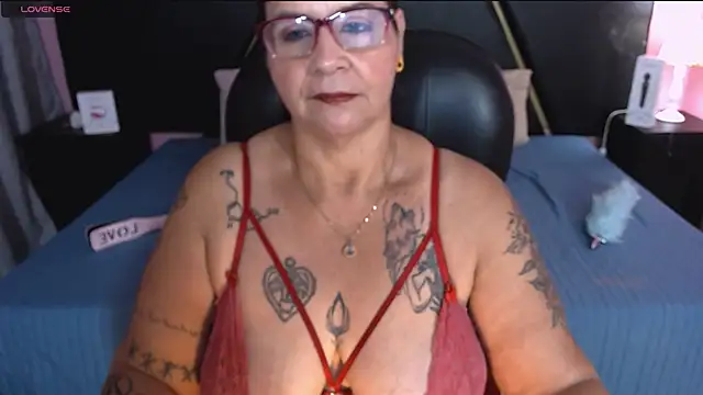 Snapshot of laura_riley chatting on 02/21/25, 12:06 laura riley online show from 02/21/25, 12:06